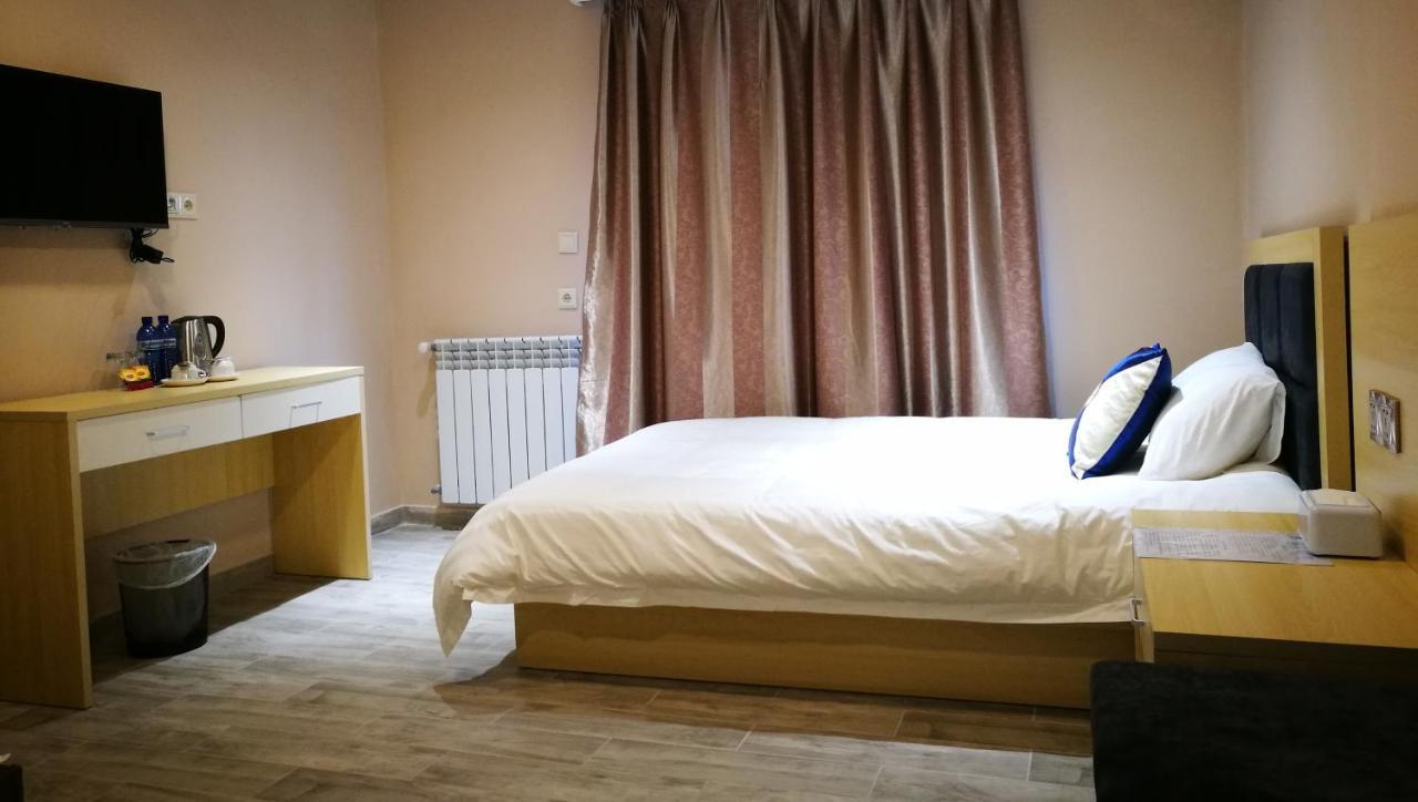 Top Boutique Hotel（首席精品酒店） Tbilisi Buitenkant foto