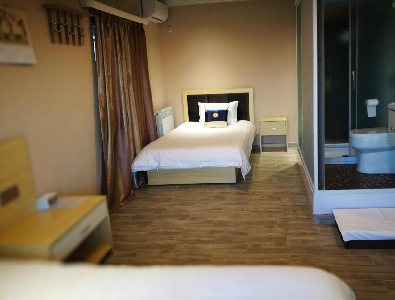 Top Boutique Hotel（首席精品酒店） Tbilisi Buitenkant foto