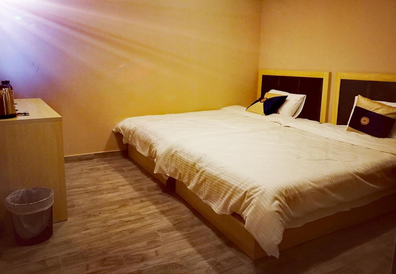 Top Boutique Hotel（首席精品酒店） Tbilisi Buitenkant foto