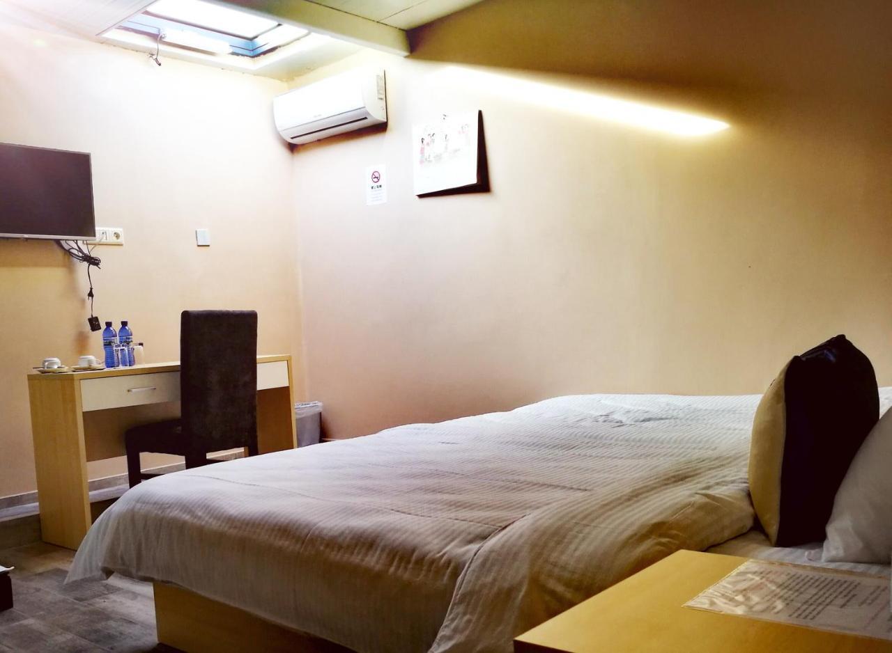Top Boutique Hotel（首席精品酒店） Tbilisi Buitenkant foto