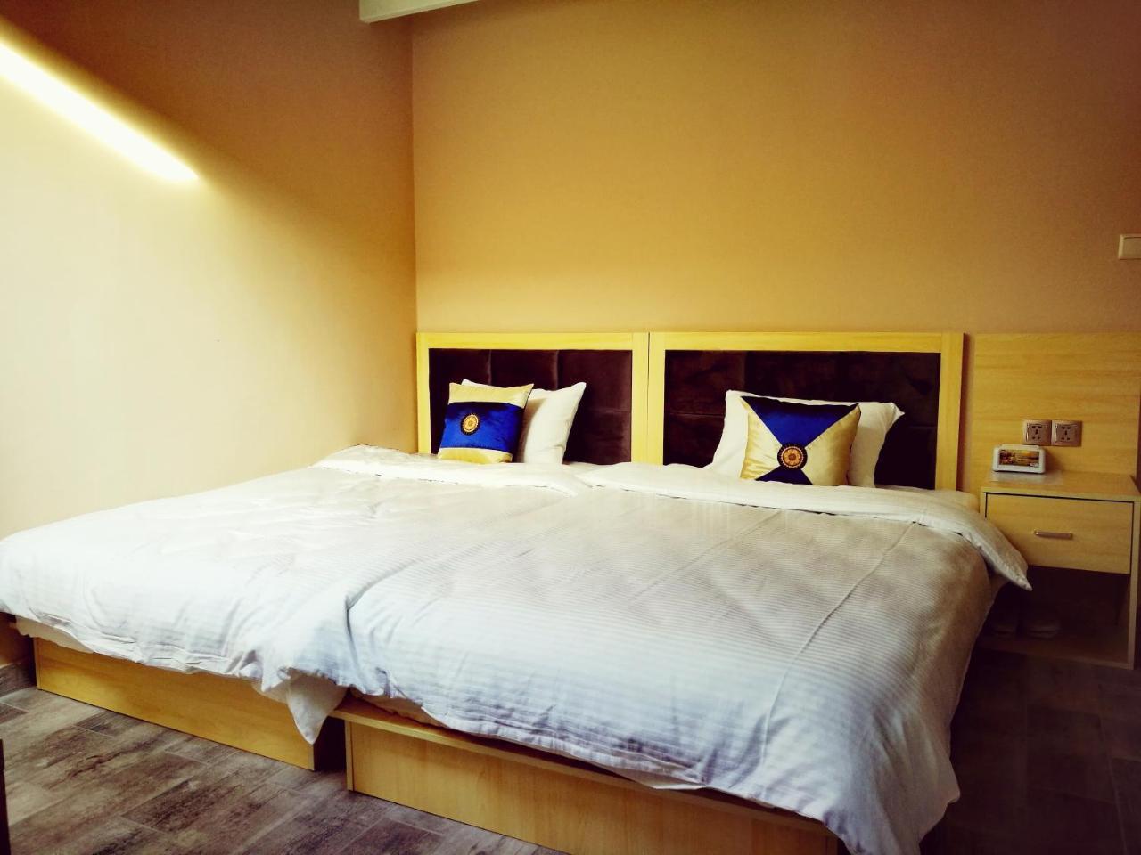 Top Boutique Hotel（首席精品酒店） Tbilisi Buitenkant foto