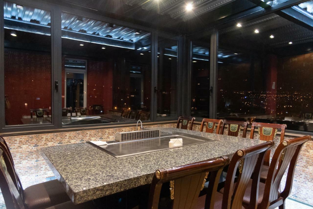 Top Boutique Hotel（首席精品酒店） Tbilisi Buitenkant foto